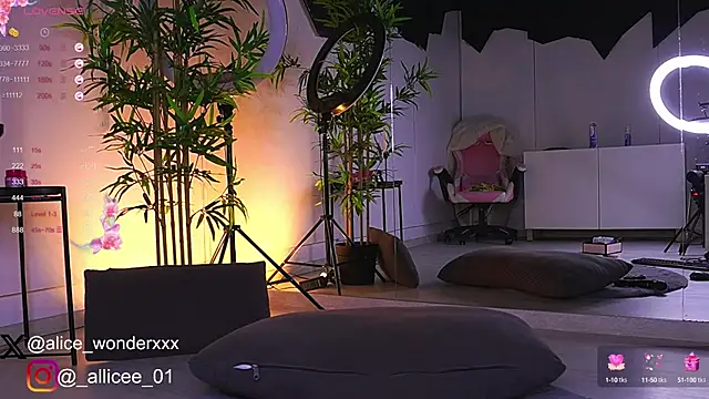 VanessaSimon online show from 1, 3, 2025