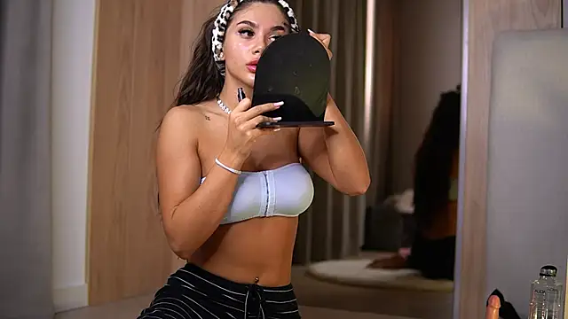 VanessaSimon online show from 6, 5, 2026