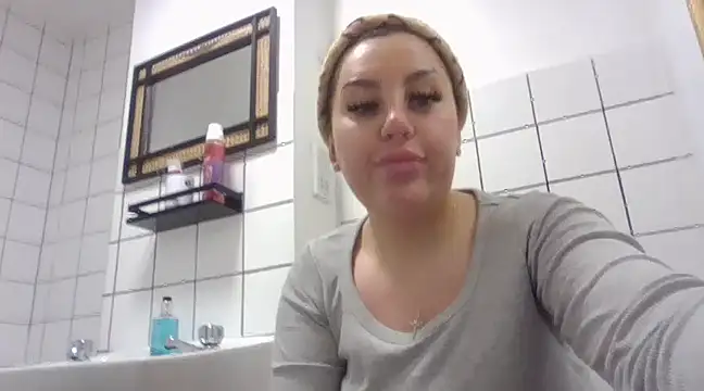 Snapshot of magical_mia chatting on 27, 1, 2025 magical mia online show from 27, 1, 2025