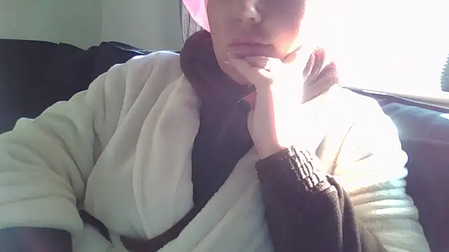 Snapshot of magical_mia chatting on 6, 2, 2025 magical mia online show from 6, 2, 2025