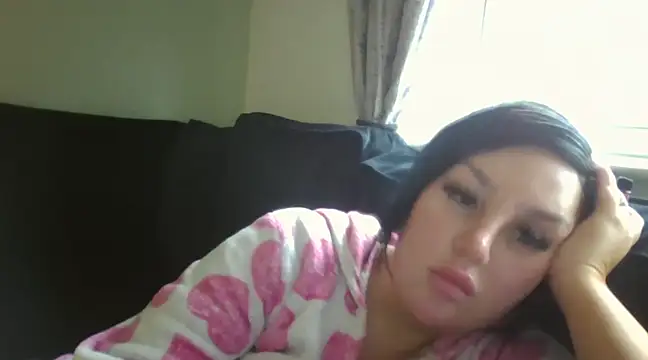 Snapshot of magical_mia chatting on 11, 2, 2025 magical mia online show from 11, 2, 2025
