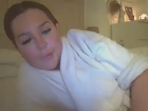 Snapshot of magical_mia chatting on 5, 3, 2025 magical mia online show from 5, 3, 2025