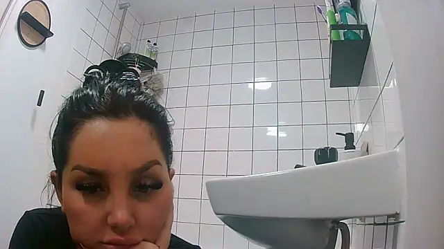Snapshot of magical_mia chatting on 28, 9, 2025 magical mia online show from 28, 9, 2025