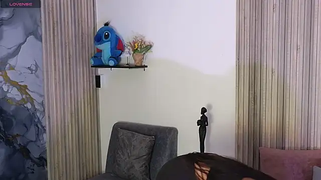 Snapshot of LissaWiild chatting on 28, 10, 2025 LissaWiild online show from 28, 10, 2025