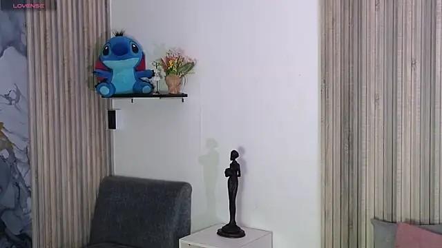 Snapshot of LissaWiild chatting on 8, 11, 2025 LissaWiild online show from 8, 11, 2025