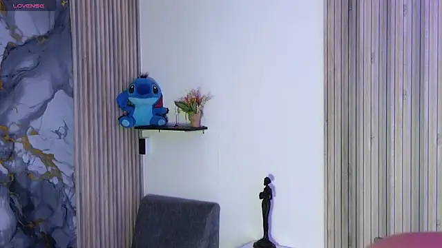 Snapshot of LissaWiild chatting on 21, 11, 2025 LissaWiild online show from 21, 11, 2025