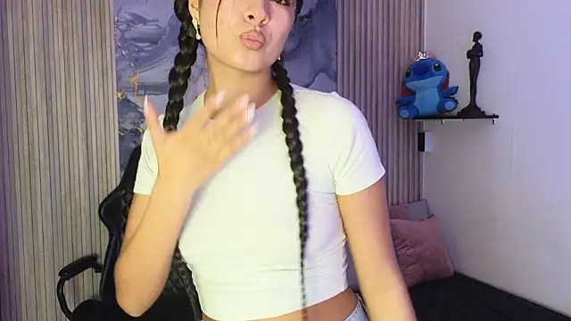 Snapshot of LissaWiild chatting on 4, 3, 2026 LissaWiild online show from 4, 3, 2026