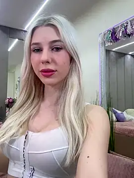 Snapshot of Yanna_miana chatting on 17, 10, 2025 Yanna miana online show from 17, 10, 2025