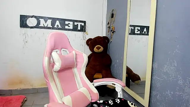 blonde girl01 online show from 30, 12, 2024