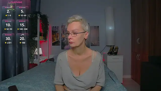 Snapshot of HelgaHimmell chatting on 4, 12, 2024 HelgaHimmell online show from 4, 12, 2024
