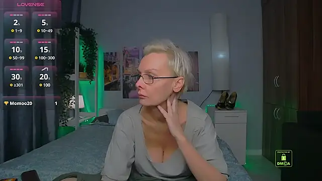 Snapshot of HelgaHimmell chatting on 4, 12, 2024 HelgaHimmell online show from 4, 12, 2024