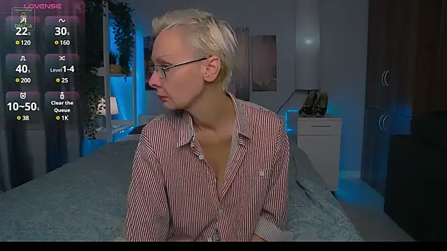 Snapshot of HelgaHimmell chatting on 5, 12, 2024 HelgaHimmell online show from 5, 12, 2024