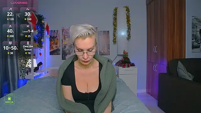 Snapshot of HelgaHimmell chatting on 20, 12, 2024 HelgaHimmell online show from 20, 12, 2024
