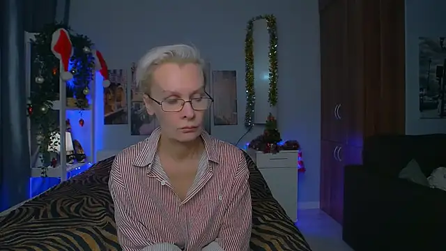 Snapshot of HelgaHimmell chatting on 7, 1, 2025 HelgaHimmell online show from 7, 1, 2025