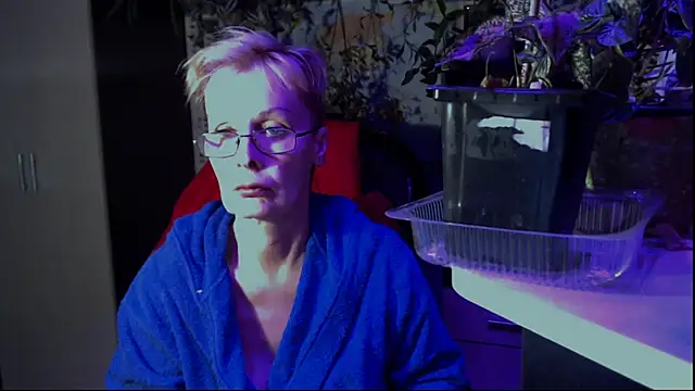 Snapshot of HelgaHimmell chatting on 4, 7, 2026 HelgaHimmell online show from 4, 7, 2026