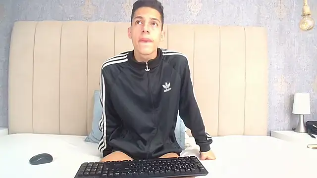 Snapshot of thiago19s chatting on 2, 6, 2026 thiago19s online show from 2, 6, 2026