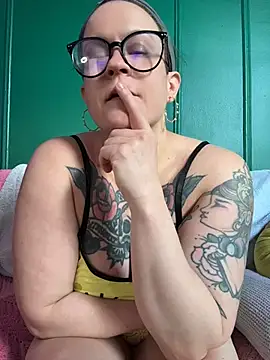 Snapshot of quinnmariexo chatting on 7, 5, 2026 quinnmariexo online show from 7, 5, 2026