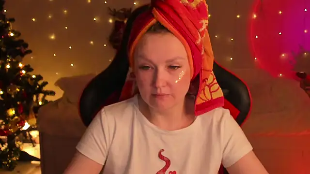 Snapshot of desperatehousewife__ chatting on 3, 1, 2025 desperatehousewife online show from 3, 1, 2025