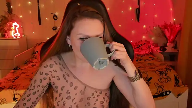 Snapshot of desperatehousewife__ chatting on 20, 10, 2025 desperatehousewife online show from 20, 10, 2025