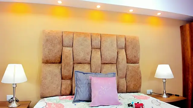 MiiaHot online show from 1, 2, 2026