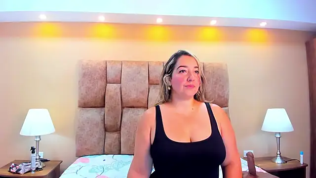 Snapshot of MiiaHot chatting on 1, 3, 2026 MiiaHot online show from 1, 3, 2026