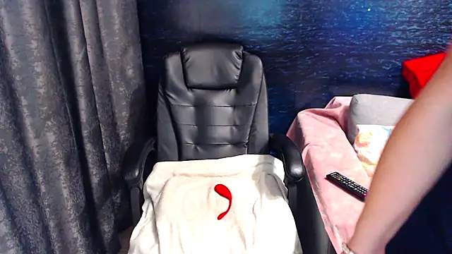 Snapshot of LadyAverrySquirt11 chatting on 17, 1, 2025 LadyAverrySquirt11 online show from 17, 1, 2025