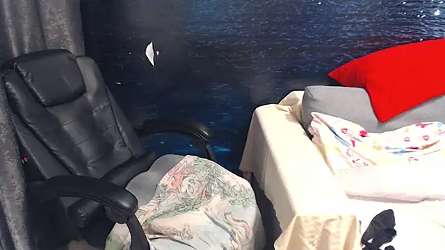 Snapshot of LadyAverrySquirt11 chatting on 13, 2, 2025 LadyAverrySquirt11 online show from 13, 2, 2025