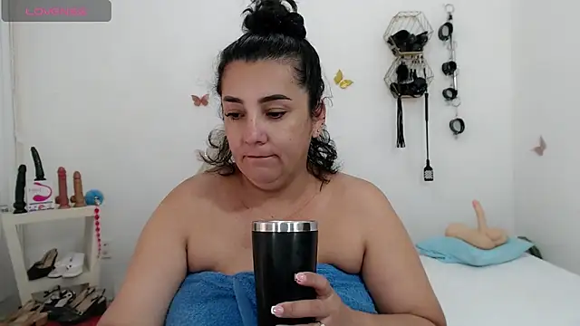 mom hot   online show from 9, 5, 2026