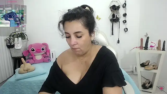 Snapshot of mom_hot__ chatting on 18, 6, 2026 mom hot online show from 18, 6, 2026