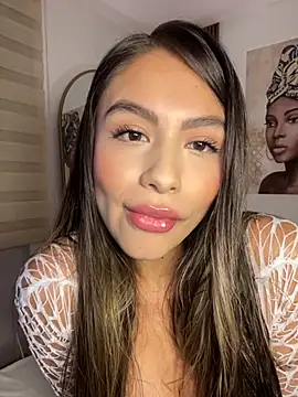  laura 02 online show from 15, 9, 2025