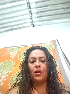 Snapshot of hanny_milf chatting on 3, 3, 2025 hanny milf online show from 3, 3, 2025