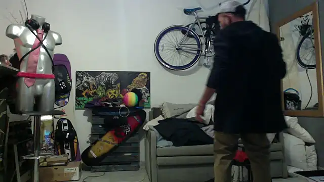 Snapshot of DJUX chatting on 7, 12, 2024 DJUX online show from 7, 12, 2024