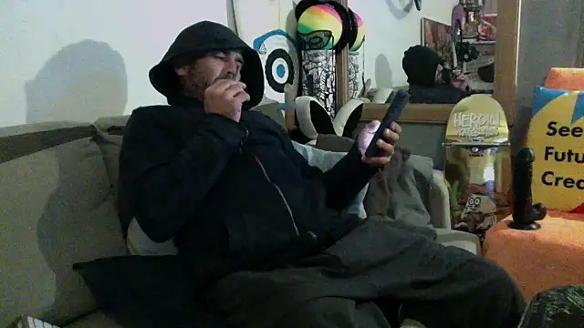 Snapshot of DJUX chatting on 8, 12, 2024 DJUX online show from 8, 12, 2024
