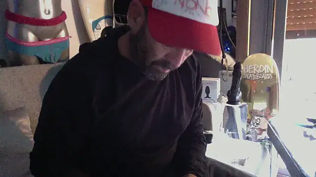 Snapshot of DJUX chatting on 12, 12, 2024 DJUX online show from 12, 12, 2024