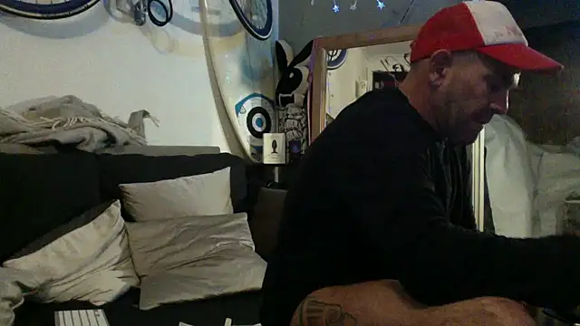 Snapshot of DJUX chatting on 19, 12, 2024 DJUX online show from 19, 12, 2024