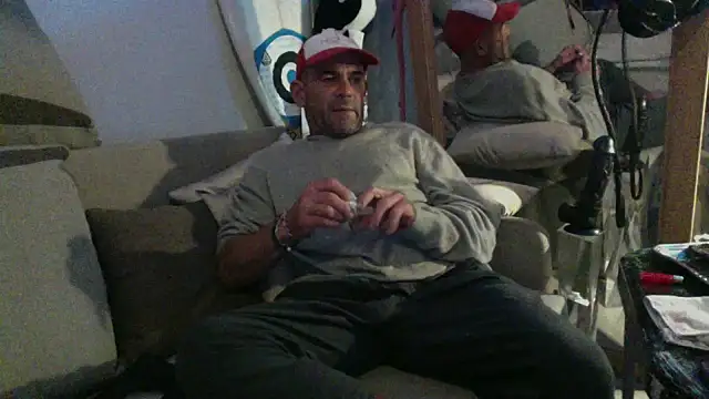 Snapshot of DJUX chatting on 21, 12, 2024 DJUX online show from 21, 12, 2024