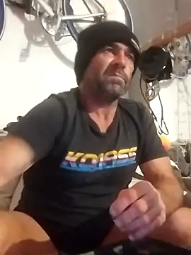 Snapshot of DJUX chatting on 9, 3, 2025 DJUX online show from 9, 3, 2025