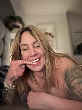 blondebitch2 online show from 6, 1, 2025