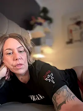 blondebitch2 online show from 16, 11, 2025