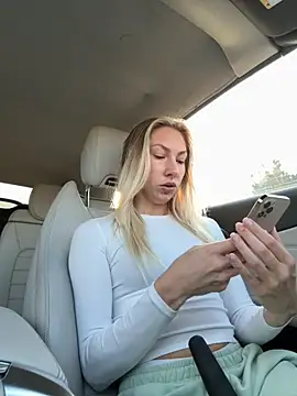 LuisaBecker online show from 18, 10, 2025