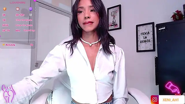 Snapshot of xenia_golden chatting on 24, 1, 2025 xenia golden online show from 24, 1, 2025
