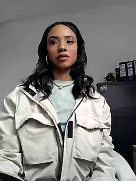 Snapshot of xenia_golden chatting on 7, 2, 2025 xenia golden online show from 7, 2, 2025