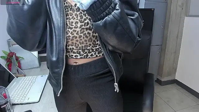 Snapshot of xenia_golden chatting on 29, 9, 2025 xenia golden online show from 29, 9, 2025