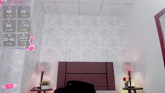 Snapshot of xenia_golden chatting on 12, 11, 2025 xenia golden online show from 12, 11, 2025