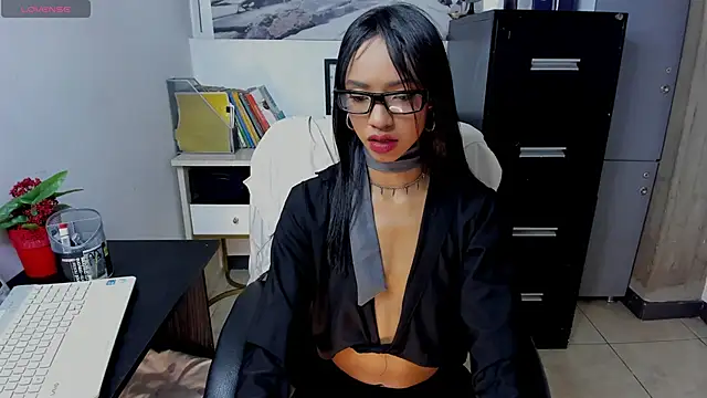 Snapshot of xenia_golden chatting on 25, 11, 2025 xenia golden online show from 25, 11, 2025