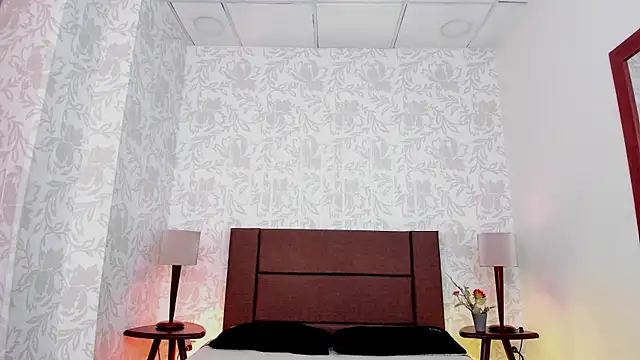 Snapshot of xenia_golden chatting on 3, 12, 2025 xenia golden online show from 3, 12, 2025