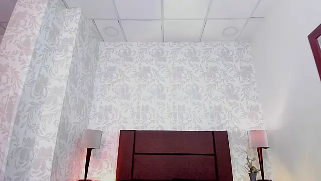 Snapshot of xenia_golden chatting on 5, 12, 2025 xenia golden online show from 5, 12, 2025