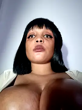 Snapshot of Busty_Bambi chatting on 13, 2, 2025 Busty Bambi online show from 13, 2, 2025