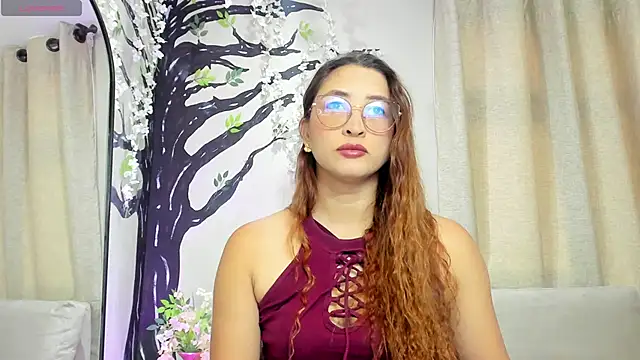 Snapshot of _LaraMom_ chatting on 16, 11, 2025 LaraMom online show from 16, 11, 2025