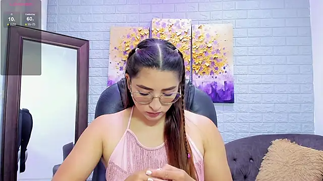 Snapshot of _LaraMom_ chatting on 19, 11, 2025 LaraMom online show from 19, 11, 2025